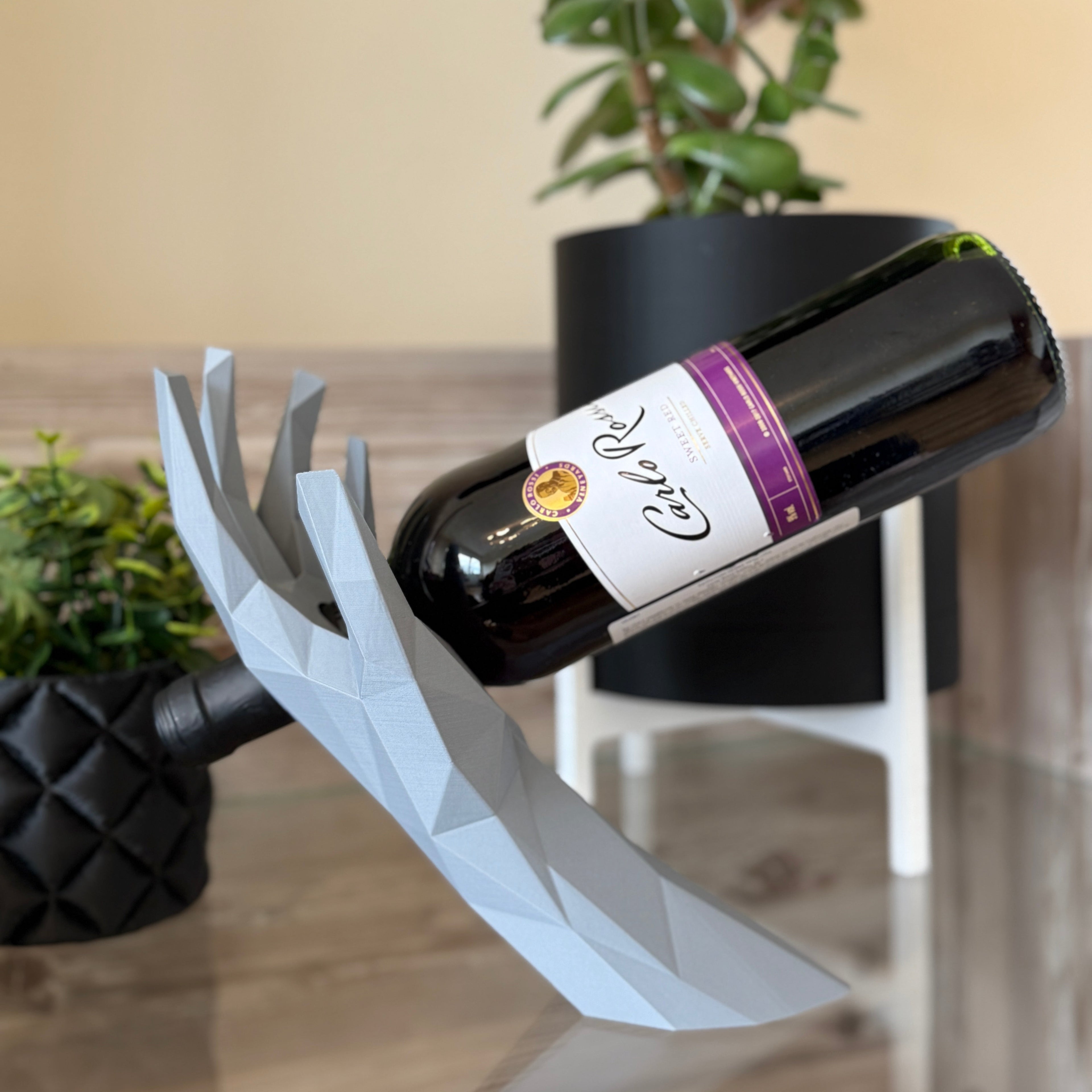 Stone Design Wine Holder "Hand"