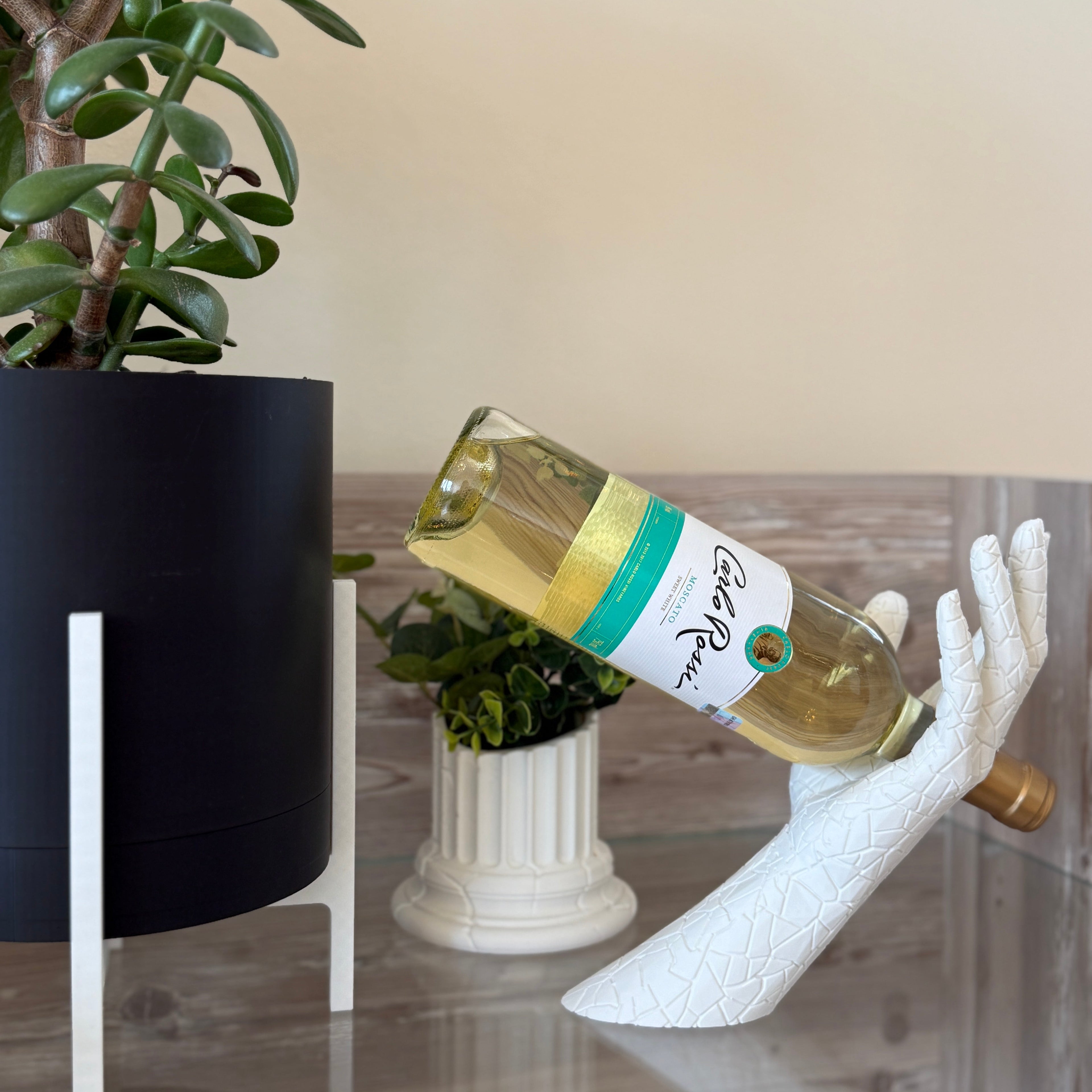 Cracked Wine Holder "Hand"