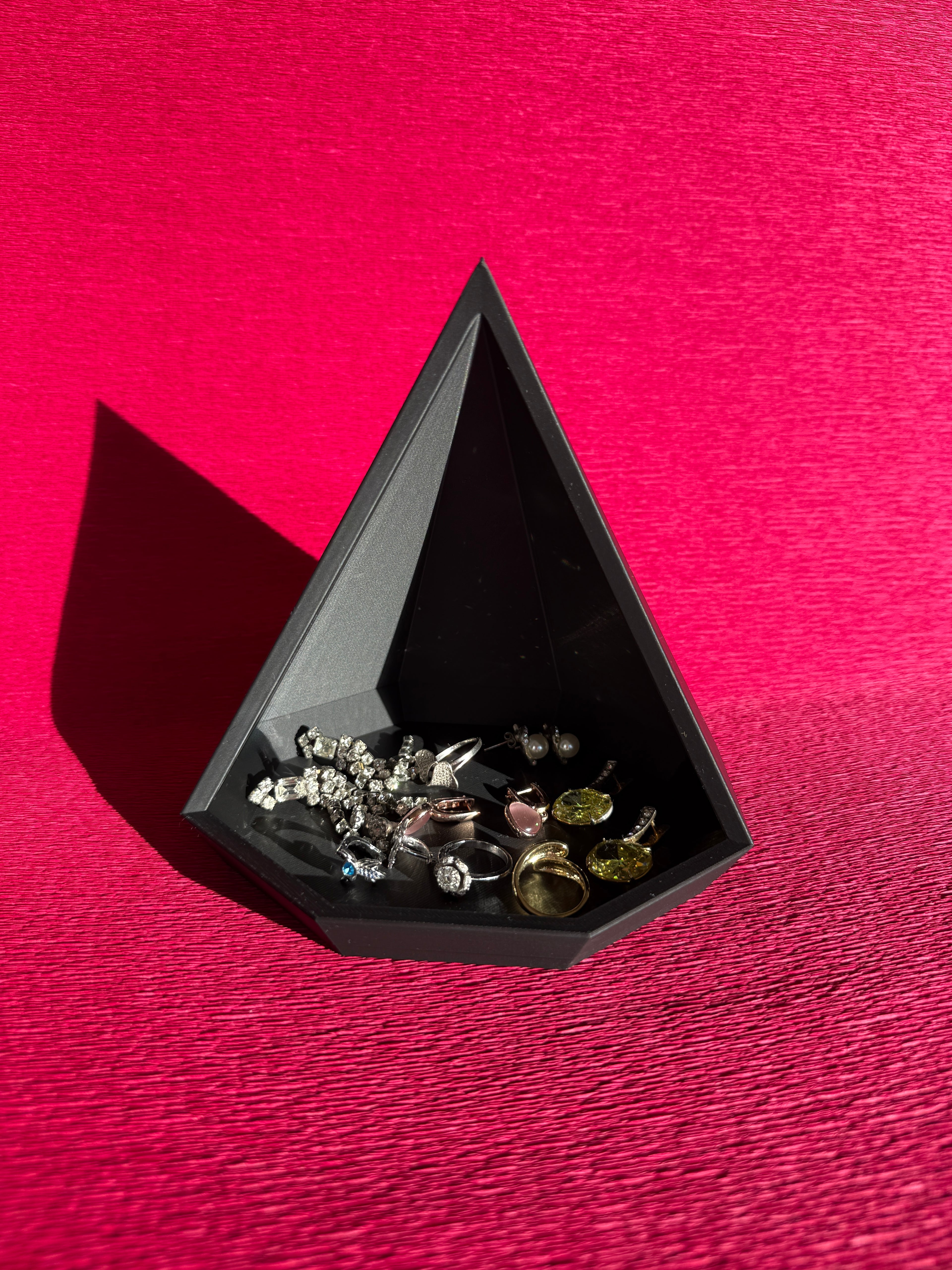 Jewelry Set – Necklace & Pyramid Holders