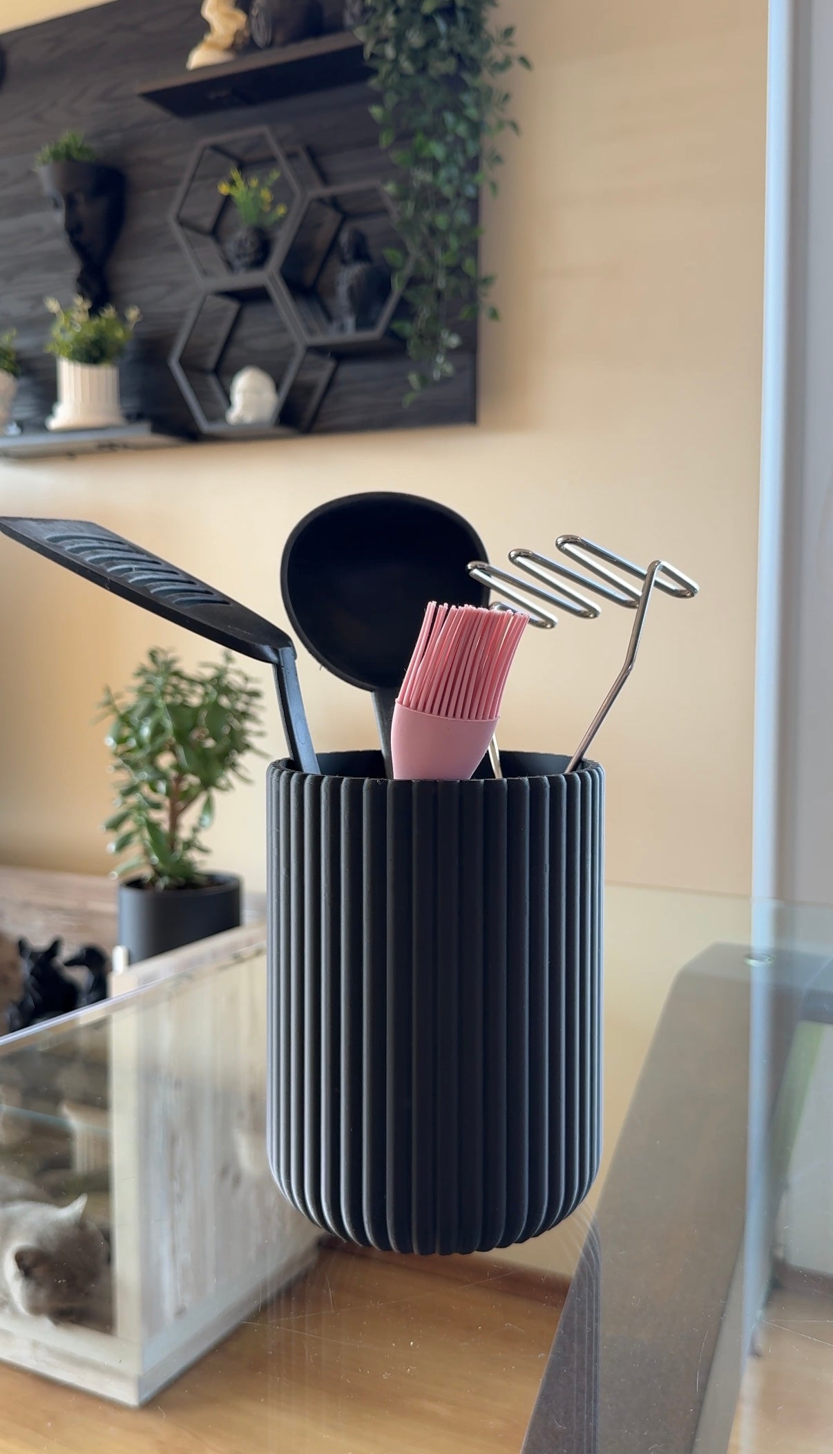 Ribbed Utensil Holder – Stylish Kitchen Organizer